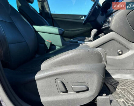 Хендай Туксон 2017 в Киеве на Automoto.ua Серый Хендай Туксон, объемом двигателя 2 л и пробегом 190 тыс. км за 16700 $, фото 40 на Automoto.ua