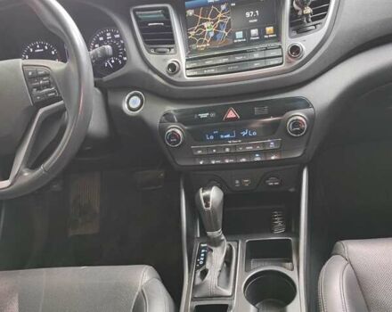 Сірий Хендай Туксон, об'ємом двигуна 2 л та пробігом 60 тис. км за 18200 $, фото 13 на Automoto.ua