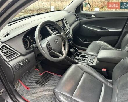 Серый Хендай Туксон, объемом двигателя 2 л и пробегом 140 тыс. км за 18200 $, фото 8 на Automoto.ua