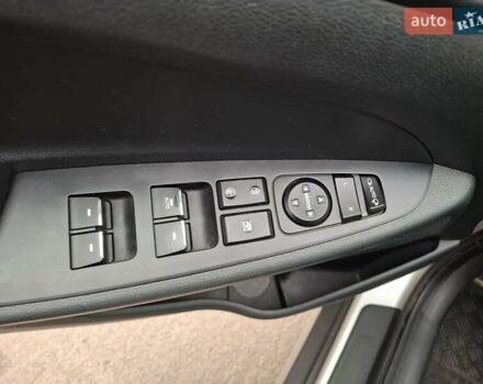 Сірий Хендай Туксон, об'ємом двигуна 2 л та пробігом 98 тис. км за 18500 $, фото 15 на Automoto.ua