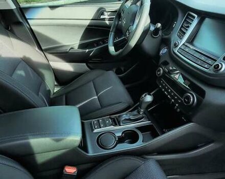 Серый Хендай Туксон, объемом двигателя 2 л и пробегом 19 тыс. км за 25000 $, фото 8 на Automoto.ua