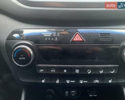 Сірий Хендай Туксон, об'ємом двигуна 2 л та пробігом 189 тис. км за 16900 $, фото 13 на Automoto.ua