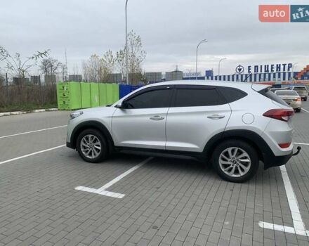 Сірий Хендай Туксон, об'ємом двигуна 2 л та пробігом 189 тис. км за 16900 $, фото 9 на Automoto.ua