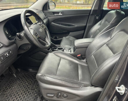 Серый Хендай Туксон, объемом двигателя 2 л и пробегом 193 тыс. км за 15300 $, фото 15 на Automoto.ua