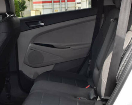 Сірий Хендай Туксон, об'ємом двигуна 2 л та пробігом 117 тис. км за 16900 $, фото 13 на Automoto.ua