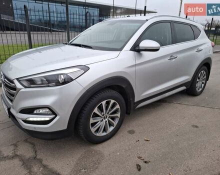 Сірий Хендай Туксон, об'ємом двигуна 2 л та пробігом 98 тис. км за 18500 $, фото 2 на Automoto.ua