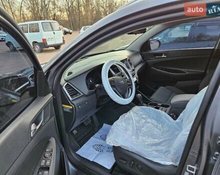 Серый Хендай Туксон, объемом двигателя 2 л и пробегом 134 тыс. км за 14600 $, фото 8 на Automoto.ua