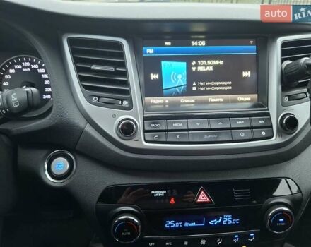 Сірий Хендай Туксон, об'ємом двигуна 2 л та пробігом 98 тис. км за 18500 $, фото 18 на Automoto.ua