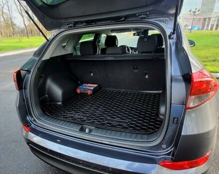 Серый Хендай Туксон, объемом двигателя 2 л и пробегом 19 тыс. км за 25000 $, фото 10 на Automoto.ua