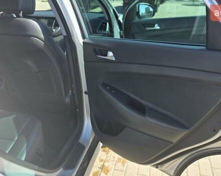 Серый Хендай Туксон, объемом двигателя 2 л и пробегом 137 тыс. км за 18900 $, фото 9 на Automoto.ua