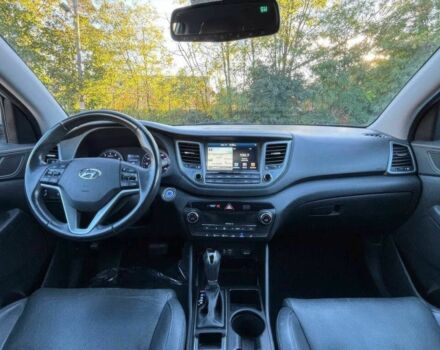 Сірий Хендай Туксон, об'ємом двигуна 2 л та пробігом 70 тис. км за 3900 $, фото 9 на Automoto.ua