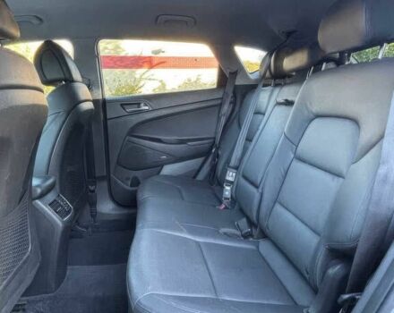 Сірий Хендай Туксон, об'ємом двигуна 2 л та пробігом 70 тис. км за 3900 $, фото 12 на Automoto.ua