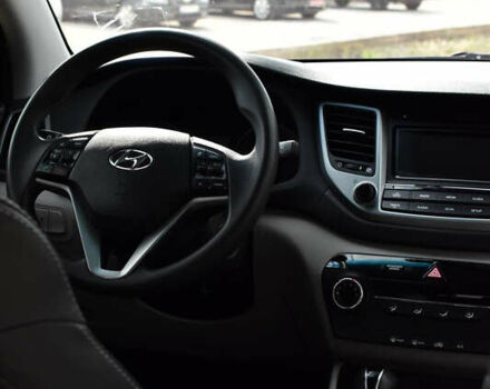 Сірий Хендай Туксон, об'ємом двигуна 2 л та пробігом 117 тис. км за 16900 $, фото 6 на Automoto.ua