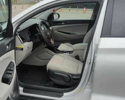 Серый Хендай Туксон, объемом двигателя 0 л и пробегом 75 тыс. км за 9400 $, фото 13 на Automoto.ua