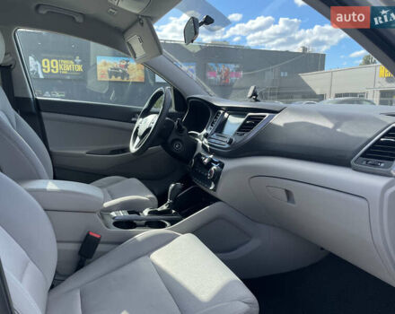 Серый Хендай Туксон, объемом двигателя 2 л и пробегом 139 тыс. км за 14990 $, фото 13 на Automoto.ua