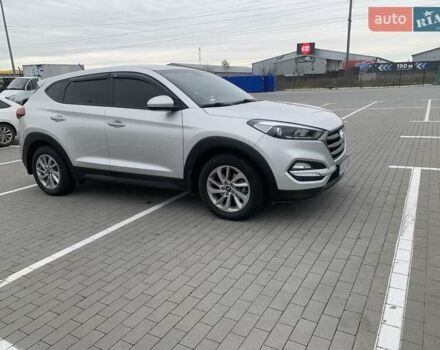 Сірий Хендай Туксон, об'ємом двигуна 2 л та пробігом 189 тис. км за 16900 $, фото 3 на Automoto.ua