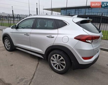 Сірий Хендай Туксон, об'ємом двигуна 2 л та пробігом 98 тис. км за 18500 $, фото 7 на Automoto.ua