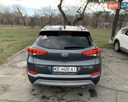 Сірий Хендай Туксон, об'ємом двигуна 1.59 л та пробігом 94 тис. км за 16500 $, фото 4 на Automoto.ua