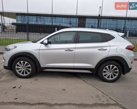 Сірий Хендай Туксон, об'ємом двигуна 2 л та пробігом 98 тис. км за 18500 $, фото 24 на Automoto.ua