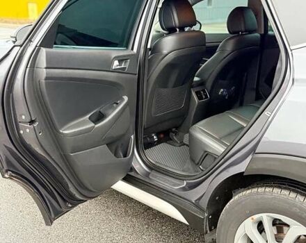 Серый Хендай Туксон, объемом двигателя 2 л и пробегом 46 тыс. км за 24500 $, фото 24 на Automoto.ua