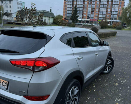 Хендай Туксон 2017 в Владимир-Волынский на Automoto.ua Серый Хендай Туксон, объемом двигателя 2 л и пробегом 130 тыс. км за 18700 $, фото 5 на Automoto.ua