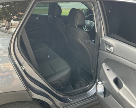 Серый Хендай Туксон, объемом двигателя 2 л и пробегом 3 тыс. км за 16500 $, фото 6 на Automoto.ua