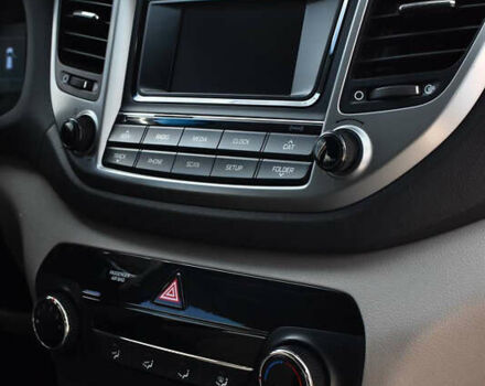 Сірий Хендай Туксон, об'ємом двигуна 2 л та пробігом 117 тис. км за 16900 $, фото 7 на Automoto.ua