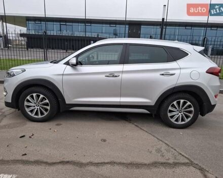 Сірий Хендай Туксон, об'ємом двигуна 2 л та пробігом 98 тис. км за 18500 $, фото 4 на Automoto.ua