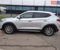 Сірий Хендай Туксон, об'ємом двигуна 2 л та пробігом 98 тис. км за 18500 $, фото 4 на Automoto.ua