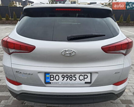 Серый Хендай Туксон, объемом двигателя 2 л и пробегом 141 тыс. км за 14500 $, фото 4 на Automoto.ua