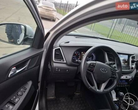 Сірий Хендай Туксон, об'ємом двигуна 2 л та пробігом 98 тис. км за 18500 $, фото 8 на Automoto.ua