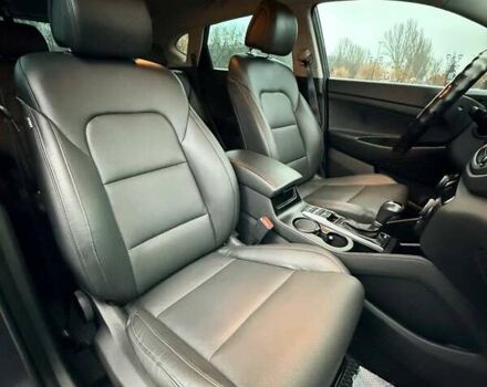 Серый Хендай Туксон, объемом двигателя 2 л и пробегом 46 тыс. км за 24500 $, фото 21 на Automoto.ua