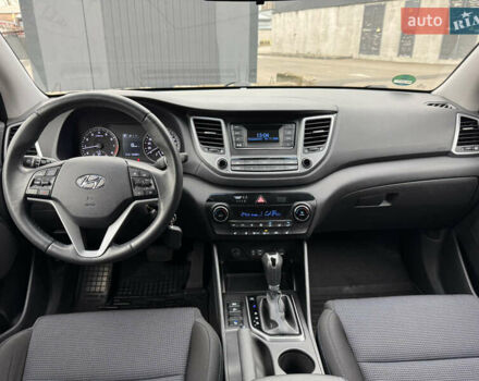 Серый Хендай Туксон, объемом двигателя 2 л и пробегом 122 тыс. км за 17500 $, фото 20 на Automoto.ua