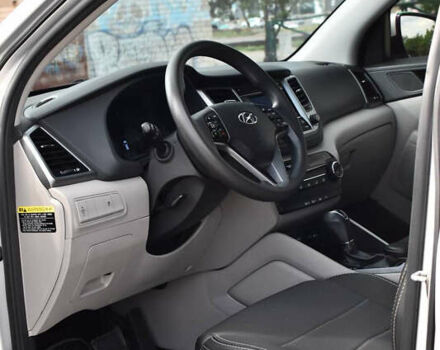 Сірий Хендай Туксон, об'ємом двигуна 2 л та пробігом 117 тис. км за 16900 $, фото 1 на Automoto.ua