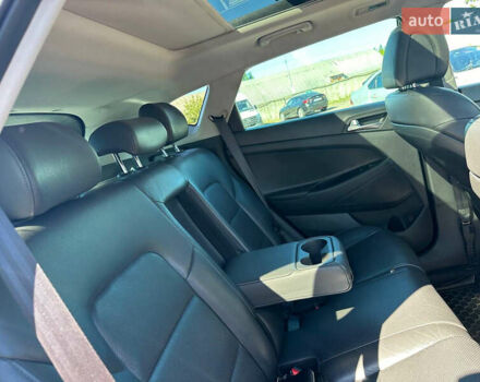 Хендай Туксон 2017 в Киеве на Automoto.ua Серый Хендай Туксон, объемом двигателя 2 л и пробегом 190 тыс. км за 16700 $, фото 36 на Automoto.ua