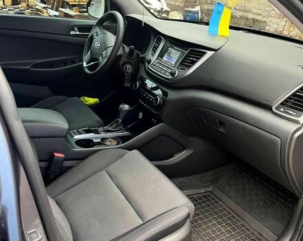 Сірий Хендай Туксон, об'ємом двигуна 2 л та пробігом 90 тис. км за 17790 $, фото 3 на Automoto.ua