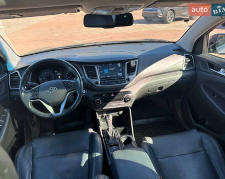 Серый Хендай Туксон, объемом двигателя 2 л и пробегом 190 тыс. км за 18300 $, фото 29 на Automoto.ua