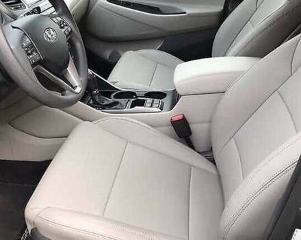 Серый Хендай Туксон, объемом двигателя 2 л и пробегом 130 тыс. км за 14400 $, фото 4 на Automoto.ua