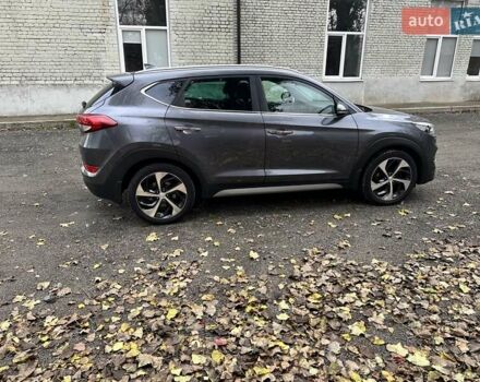 Серый Хендай Туксон, объемом двигателя 2 л и пробегом 140 тыс. км за 18200 $, фото 5 на Automoto.ua