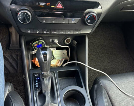 Сірий Хендай Туксон, об'ємом двигуна 2 л та пробігом 38 тис. км за 17000 $, фото 9 на Automoto.ua