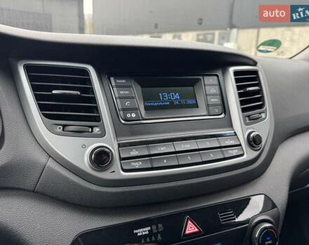 Серый Хендай Туксон, объемом двигателя 2 л и пробегом 122 тыс. км за 17500 $, фото 30 на Automoto.ua