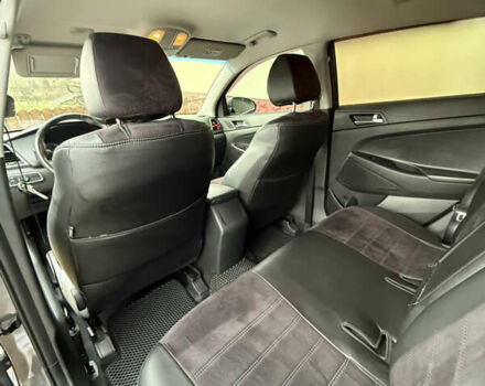 Сірий Хендай Туксон, об'ємом двигуна 2 л та пробігом 170 тис. км за 16900 $, фото 13 на Automoto.ua