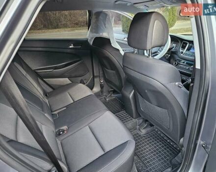 Серый Хендай Туксон, объемом двигателя 2 л и пробегом 134 тыс. км за 14600 $, фото 17 на Automoto.ua