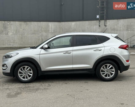 Серый Хендай Туксон, объемом двигателя 2 л и пробегом 122 тыс. км за 17500 $, фото 6 на Automoto.ua