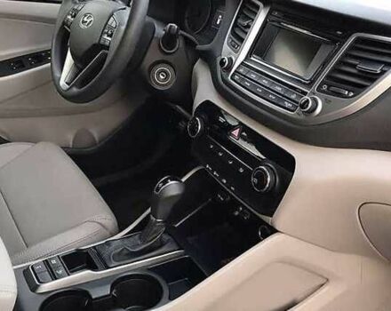 Серый Хендай Туксон, объемом двигателя 2 л и пробегом 130 тыс. км за 14400 $, фото 6 на Automoto.ua