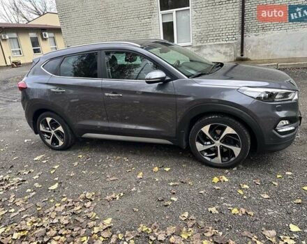 Серый Хендай Туксон, объемом двигателя 2 л и пробегом 140 тыс. км за 18200 $, фото 3 на Automoto.ua