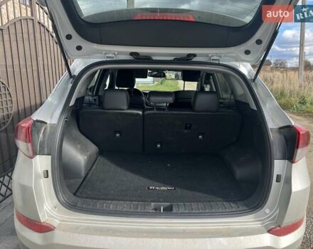 Сірий Хендай Туксон, об'ємом двигуна 2 л та пробігом 117 тис. км за 15900 $, фото 10 на Automoto.ua