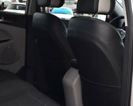 Сірий Хендай Туксон, об'ємом двигуна 2 л та пробігом 117 тис. км за 16900 $, фото 10 на Automoto.ua