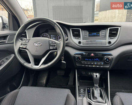 Серый Хендай Туксон, объемом двигателя 2 л и пробегом 122 тыс. км за 17500 $, фото 21 на Automoto.ua