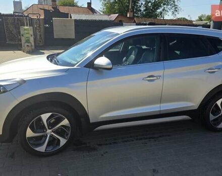 Серый Хендай Туксон, объемом двигателя 2 л и пробегом 137 тыс. км за 18900 $, фото 4 на Automoto.ua